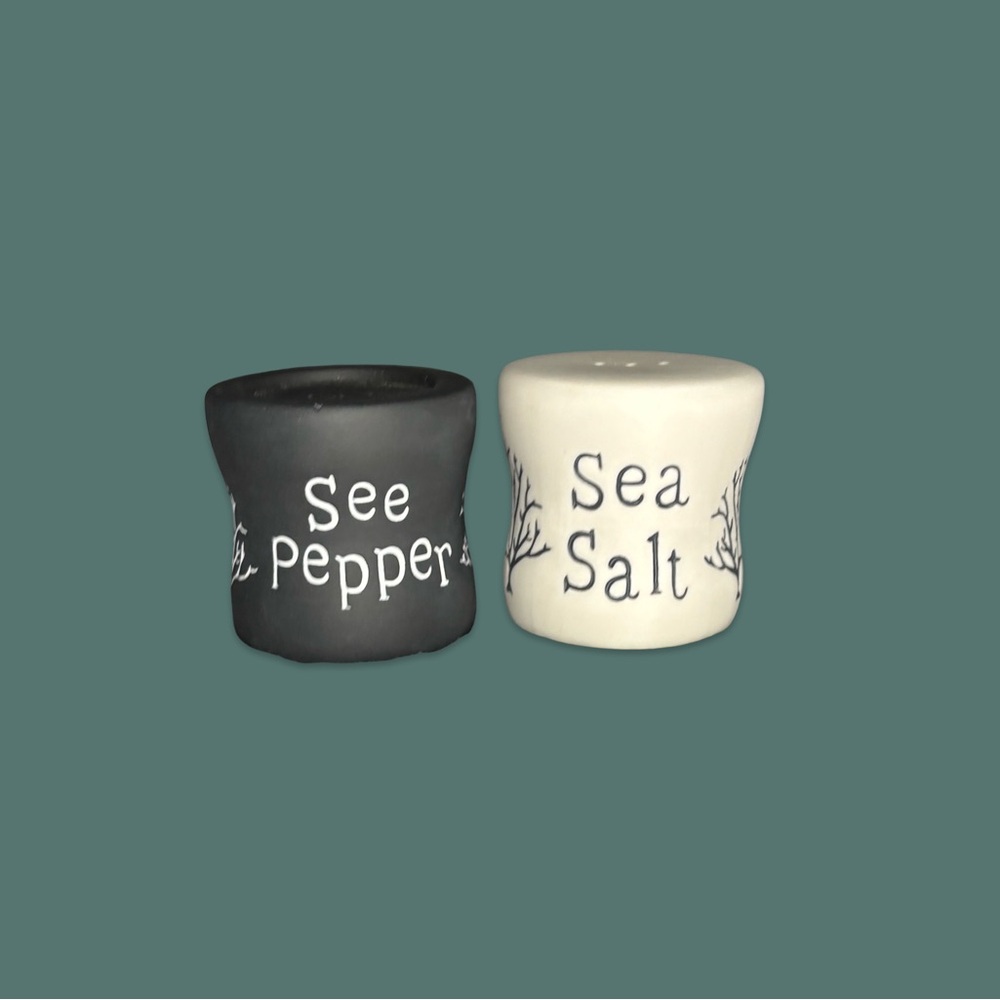 Barrel Sea Salt See Pepper. H: 4.5 in. W: 2.75 in. L: 2.75‎ in